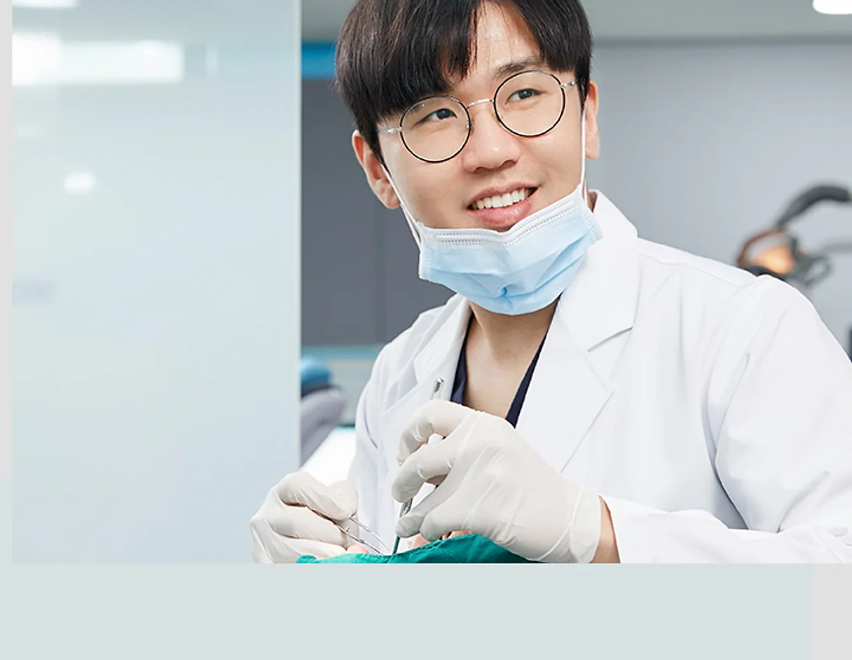 박두은 대표원장 진료 모습